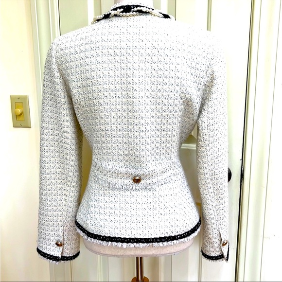 Exquisite Tweed Jacket - Picture 5 of 7